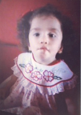 Emanuella de Souza Martins completa dois aninhos no dia 17, recebendo o carinho de todos os familiares especialmente de Maria José e Onofre 