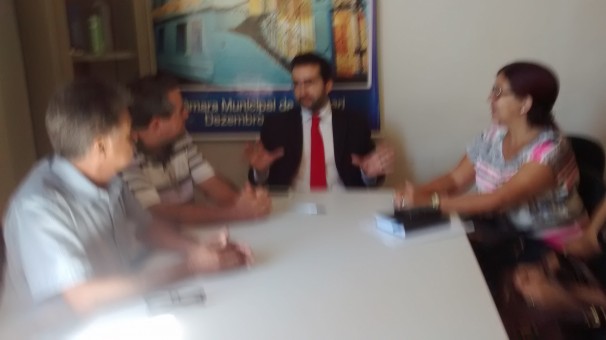 Organizadores do curso de aproveitamento de alimentos discutem detalhes 