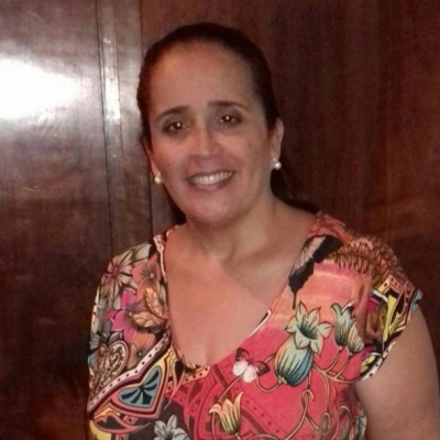 Iaskara Sarah Felício aniversariante do dia 14, recebendo os parabéns de seus pais Maria Joaquina Felício, Sebastião Felício Filho e de sua filha Maryah Felício de Jesus