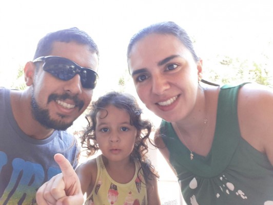 Luiz Cláudio ao lado da filha Geovana, da esposa e aniversariante do dia 15 Lana F. Silva