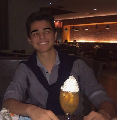 Lucas de Lima V. Moreira, completa amanhã 20 anos recebendo o carinho de familiares e amigos