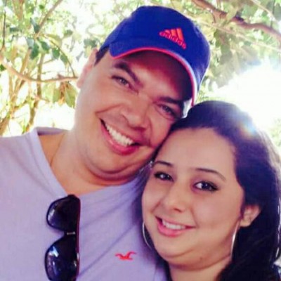 Lucio Flávio 28/04 ao lado da esposa Gabriela Assis