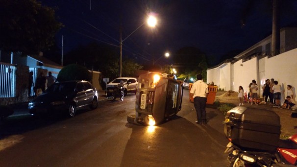 Acidente causou tombamento de veículo, porém, não houve vítimas em estado grave