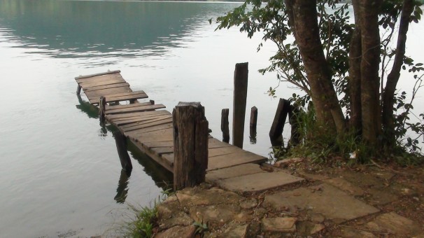 Em caso de afogamento, pessoas que não possuem treinamento adequado não devem tentar resgatar a vítima