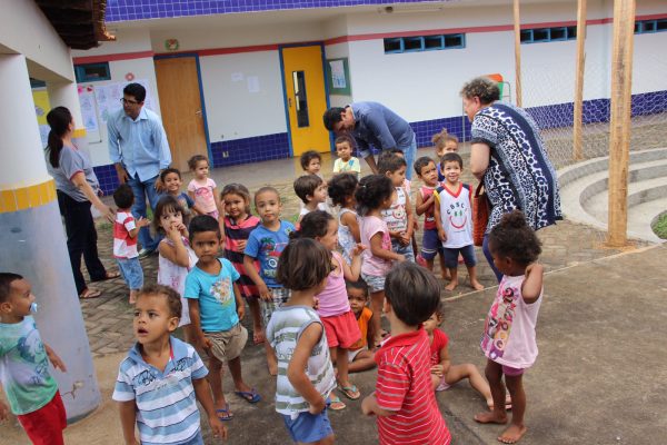 Servidores da secretaria de Educação e vereadores visitam escolas da cidade