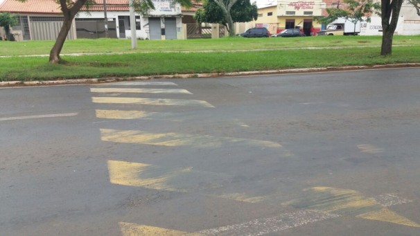 Vereador afirma que a pintura precisa ser refeita com urgência