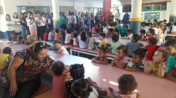 Acompanhados pela equipe da secretaria de Educação, os candidatos conheceram a rotina dos educadores e das crianças