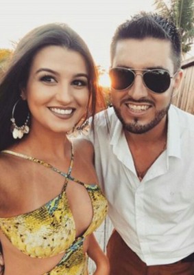 Flávia Cristina Silva Rosa, aniversariante do dia 24, com o namorado Miller Honorato