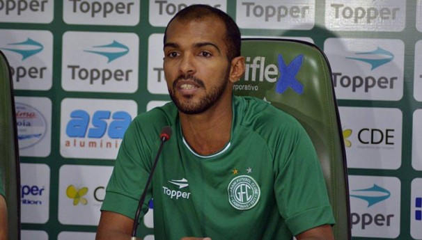 Torcedores do Guarani jogam bombas em apresentação do lateral Richarlyson  *Divulgação 