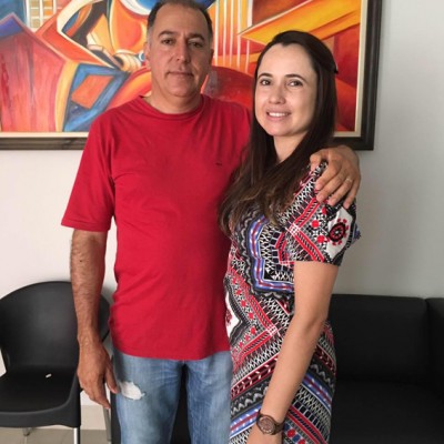 José Roberto Resende de Oliveira, aniversariante deste domingo, ao lado da esposa Janica