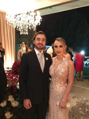 Hoje, a troca de idade aconteceu para a bela Lorâne Andrade, que na foto está ao lado do noivo Adriano Vidal. O meu abraço e votos de feliz idade nova