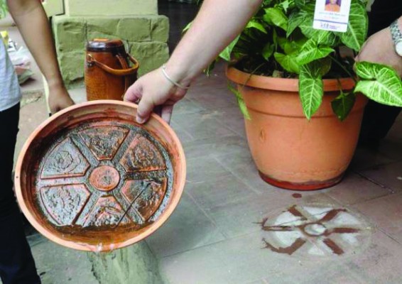 A população deve estar em alerta quanto ao combate ao vetor, sobretudo a partir da eliminação dos criadouros do mosquito 