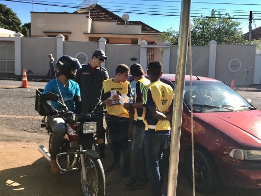 Objetivo da ação foi chamar a atenção dos condutores para as infrações corriqueiras