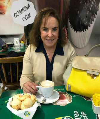 Ana Maria Araújo dá o toque de elegância e sobriedade na edição de hoje!