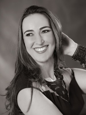 Homenagem Cumprimentos especiais à sempre querida Nayara Franco Rodrigues pelo aniversário neste domingo. A ela, desejos de muitas realizações ao lado de sua querida família