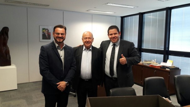 O Presidente da FAEC – Fundação Araguarina de Educação e Cultura, Jean Carlos Laverdi, esteve em Belo Horizonte, na Cidade Administrativa, onde se encontrou com o Secretário Estadual de Cultura, Ângelo Oswaldo, e o Presidente da Juventude do PMDB, Bruno Júlio.