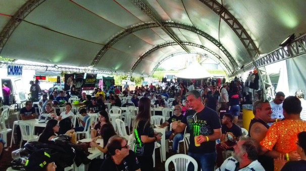 Organizado por um motoclube araguarino, estima-se que aproximadamente seis mil pessoas estiveram nos três dias da 6ª Edição do Motocólatras Fest Solidário