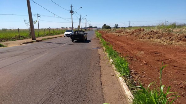 A via é o acesso aos Presídio, Cemitério Park e principalmente, ao residencial Portal dos Ipês  