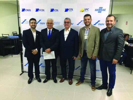 O presidente da CDL Araguari se reuniu com os presidentes da FCDL-MG, Frank Sinatra, da Fundação CDL Uberlândia, Humberto Jardim e da CDL de Uberaba, Fúlvio Ferreira