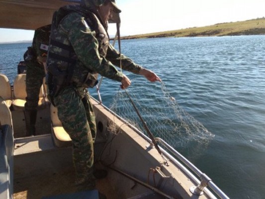 Militares do 4º Pelotão apreenderam materiais no reservatório de Miranda e na Usina da Hidrelétrica de Furnas Foto: 4º Pelotão   