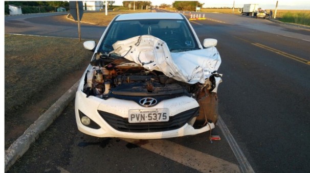 HB20 envolvido em acidente na MG-223