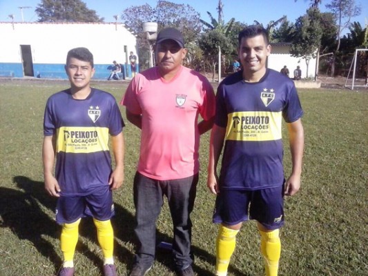 Dean, Patrick e Ferreira Cunha, integrantes do Amanhece FC