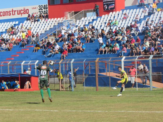 Torcida compareceu em bom número ao Vasconcelão