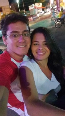 Germanny Vieira Bento, aniversariante de hoje, ao lado da noiva Fernanda 