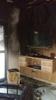 Incêndio destroi móveis e eletrônicos