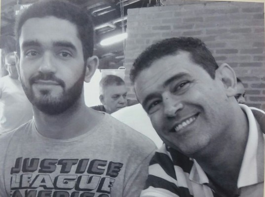 João Vitor de Melo ao lado do pai e aniversariante do dia 11, Roberto Cesar de Melo  