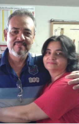 Marcos José Onório Dias aniversariante do dia 18, ao lado da esposa Célia Abadia 