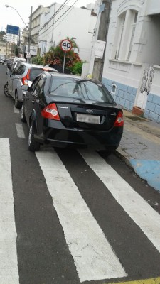 Veículos também estão sendo apreendidos por falta do documento obrigatório