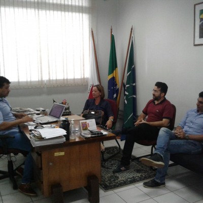 Os vereadores se reuniram com o superintendente para pleitear recursos para a Educação