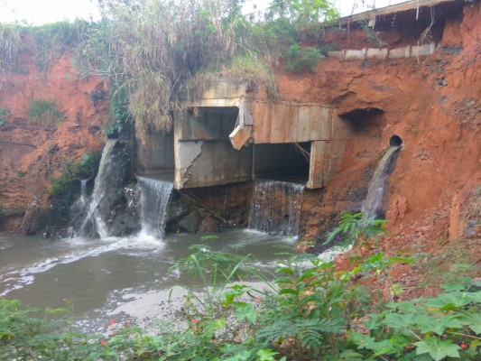 Engenheiro esteve no local para emitir um parecer ao juiz sobre a reivindicação da prefeitura