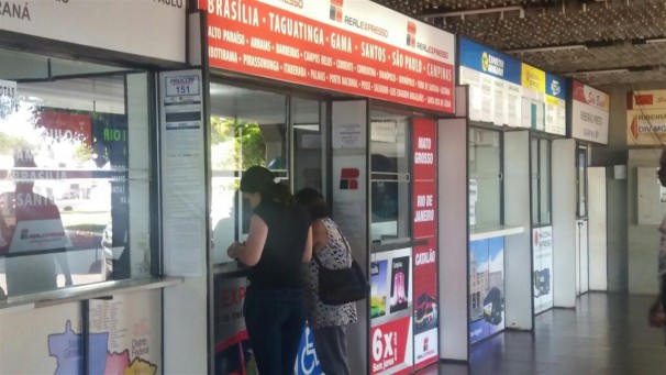 Passageiros de ônibus procuram destinos como São Paulo e Brasília no feriado