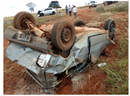 Colisão entre veículos deixou vítimas na MG-223 ** Divulgação 