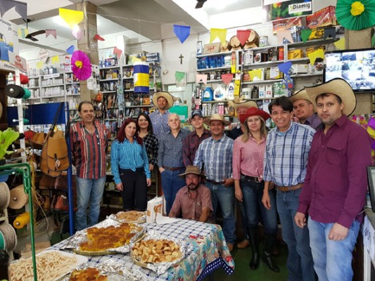 Foi assim o Arraiá da Agropaiva. Muita diversão, comidas típicas e gente feliz, todos recebendo o atendimento nota 10, tradição da empresa. Acompanhe nos flashes