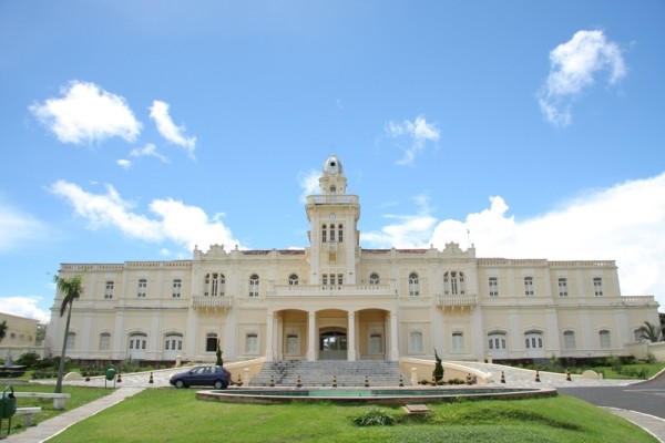 Após o curso de treinamento, os estagiários atuarão em vários setores da administração municipal 