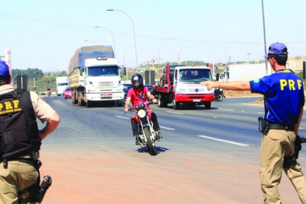 Entre as medidas está a redução imediata dos deslocamentos terrestres de viaturas em patrulhamento ** Arquivo 