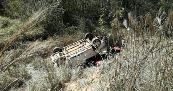 Duster capotou entre Cumari e Araguari