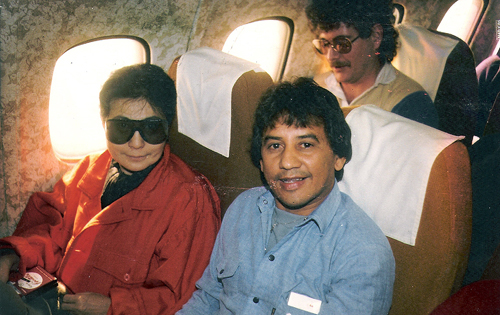 Ligeirinho ao lado de Yoko Ono em viagem para a Alemanha *Divulgação 