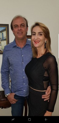 Luiz Renato Gonçalves ao lado da esposa e aniversariante do dia 9, Luciana Morais Leão
