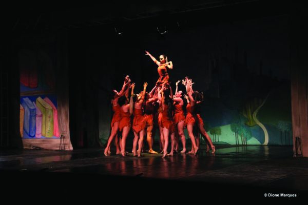 Escola de Dança Arabesque completou 23 anos de história em abril