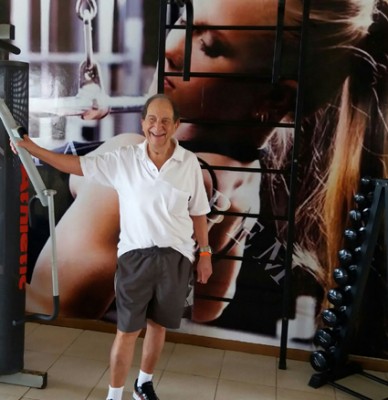 Dr.Nilvio de Oliveira Batista aniversaria na próxima segunda-feira,10. A foto mostra o competente advogado em uma academia no Resort da cidade de Aracaju-SE