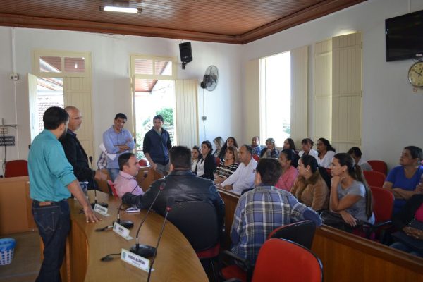 Servidores podem paralisar atividades caso o projeto não seja votado na semana que vem