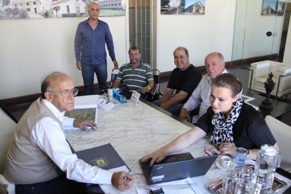 A reunião teve como pauta a viabilização do projeto do Parque Linear, através da Caixa Econômica Federal e do Ministério das Cidades.
