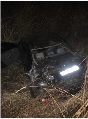 Toyota/Corolla capotou entre Estrela e Araguari 