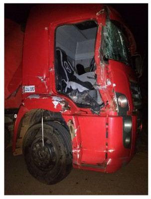 VW/25.320 envolvido em acidente ontem ** Divulgação 