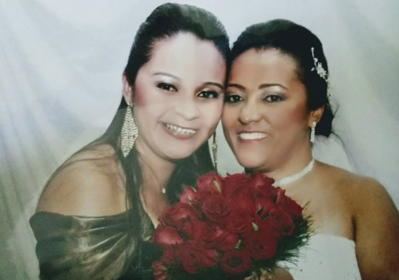 Maria Aparecida Bercó aniversariante do dia 9 com a irmã Ângela Sousa Bercó
