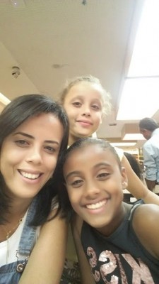 Maria Eduarda de Sousa Souto, aniversariante do dia 9, com a mamãe Lorena de Sousa dos Santos Souto e a irmã Anna Luiza de Sousa dos Santos Souto 
